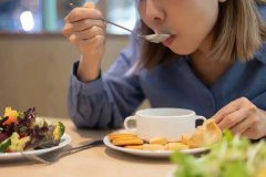 一周快速减重 30%？这种极端饮食能“燃脂